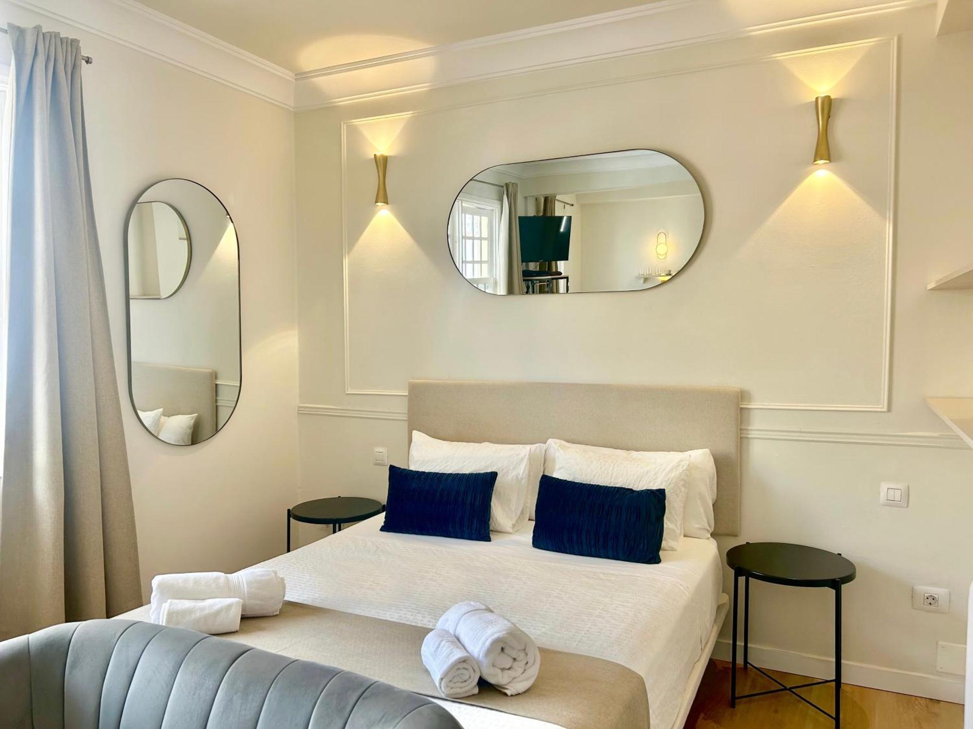 Art Deco Apartment *